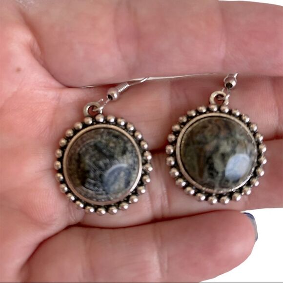 Multi Seed-Stone Beaded Silver Tone Necklace and Dangle Drop Earring’s - Picture 5 of 6